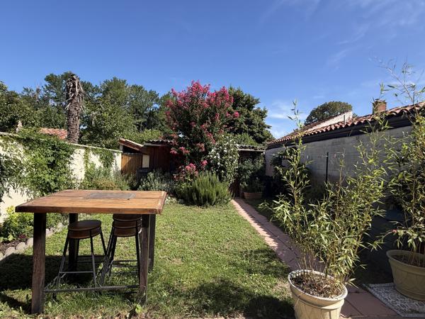 VILLENEUVE-SUR-LOT, MAISON DE VILLE AVEC JARDIN ET 4 CHAMBRES