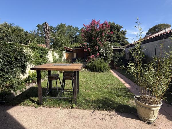 VILLENEUVE-SUR-LOT, MAISON DE VILLE AVEC JARDIN ET 4 CHAMBRES