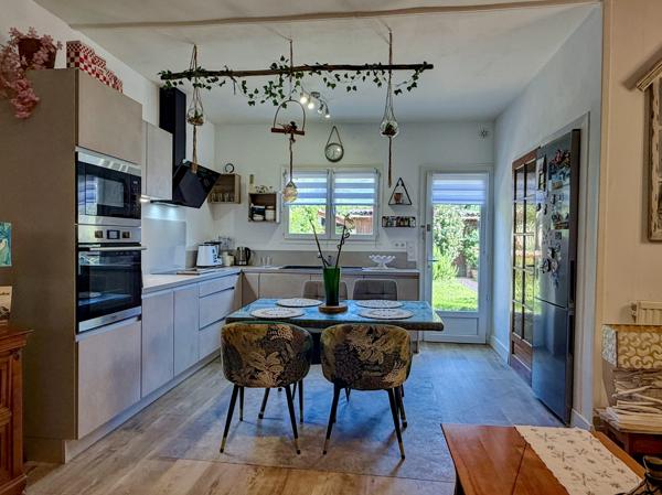 VILLENEUVE-SUR-LOT, MAISON DE VILLE AVEC JARDIN ET 4 CHAMBRES