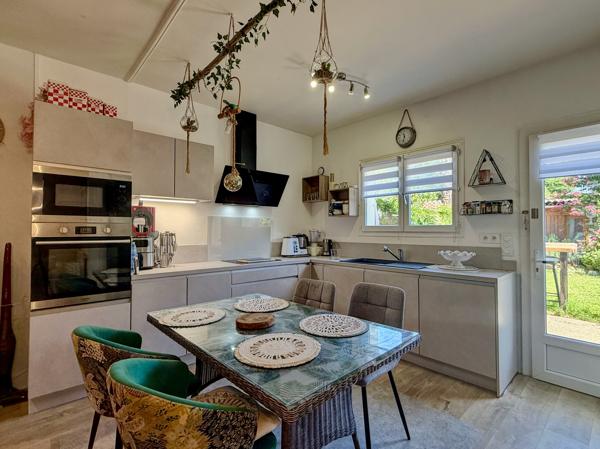 VILLENEUVE-SUR-LOT, MAISON DE VILLE AVEC JARDIN ET 4 CHAMBRES