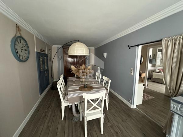 VATAN - Au coeur du centre ville - Maison 3 chs, garage, jardin, grande dépendances.