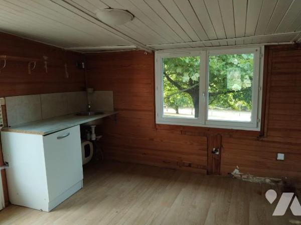  ensemble immobilier comprenant une construction en préfabriqué avec chalet à usage d'ancien ca...