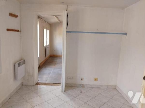  ensemble immobilier comprenant une construction en préfabriqué avec chalet à usage d'ancien ca...