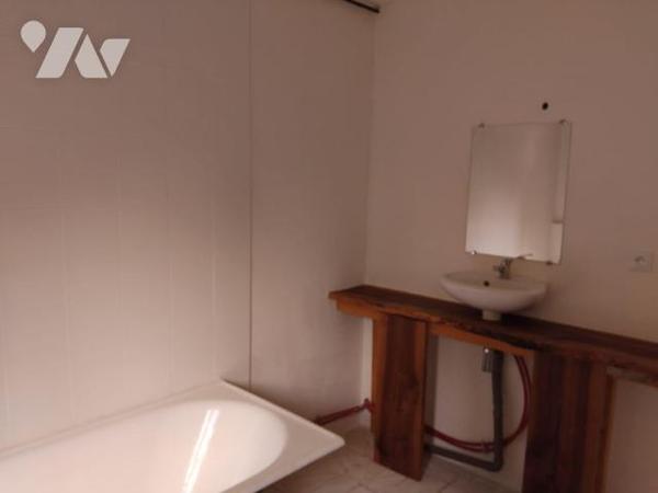  ensemble immobilier comprenant une construction en préfabriqué avec chalet à usage d'ancien ca...