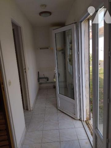  ensemble immobilier comprenant une construction en préfabriqué avec chalet à usage d'ancien ca...