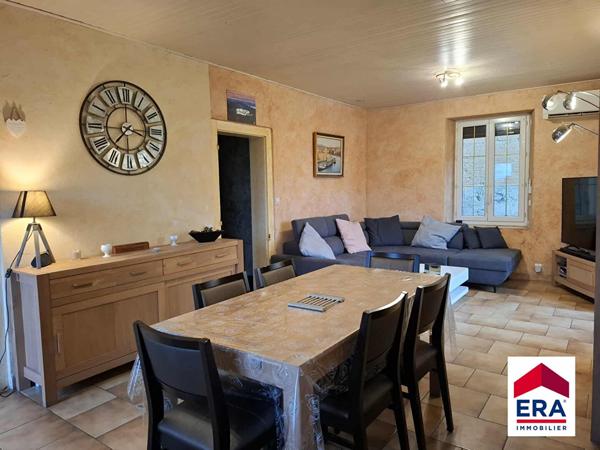 Maison de famille avec dépendances, piscine sur grande parcelle plate et arborée