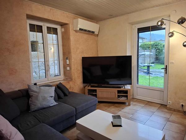 Maison de famille avec dépendances, piscine sur grande parcelle plate et arborée