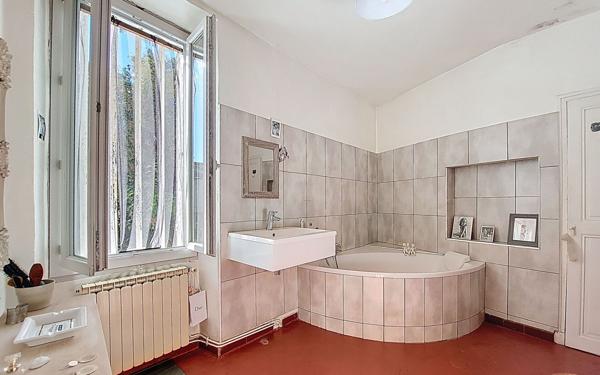 Maison à vendre    4 pièces •  Orange