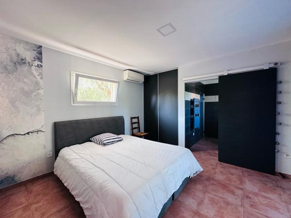 Villa 174m² – 3 chambres + dépendance – Piscine – Vue montagne