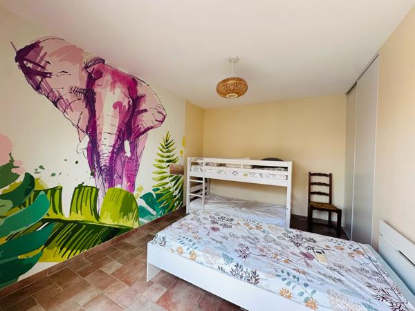 Villa 174m² – 3 chambres + dépendance – Piscine – Vue montagne