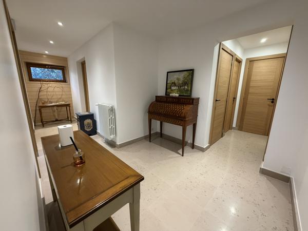 Maison
                                                                                                                                                                                                                                                                                                                        8 pièce(s)                                                                                                                                                                                                          6 chambre(s)                                                                                                                                                                                                          177  m²