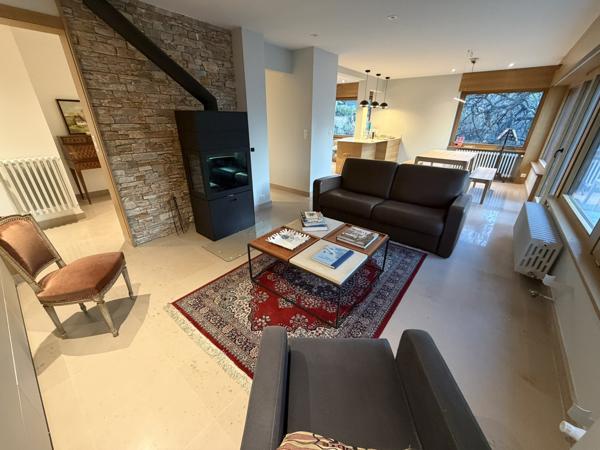 Maison
                                                                                                                                                                                                                                                                                                                        8 pièce(s)                                                                                                                                                                                                          6 chambre(s)                                                                                                                                                                                                          177  m²
