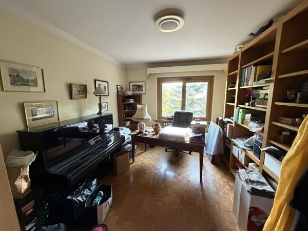 Maison
                                                                                                                                                                                                                                                                                                                        8 pièce(s)                                                                                                                                                                                                          6 chambre(s)                                                                                                                                                                                                          177  m²