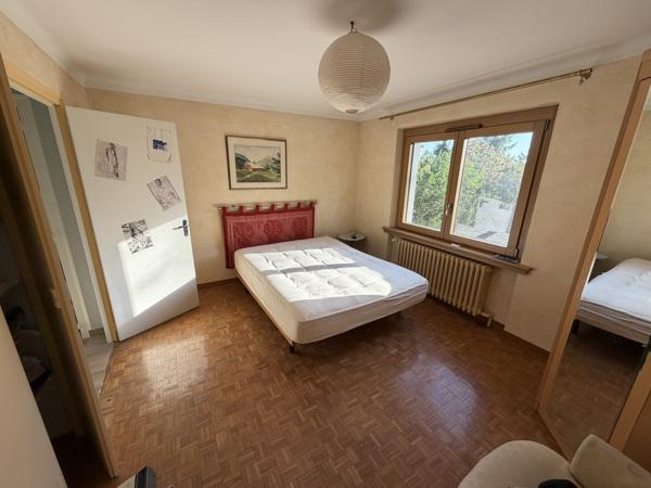 Maison
                                                                                                                                                                                                                                                                                                                        8 pièce(s)                                                                                                                                                                                                          6 chambre(s)                                                                                                                                                                                                          177  m²
