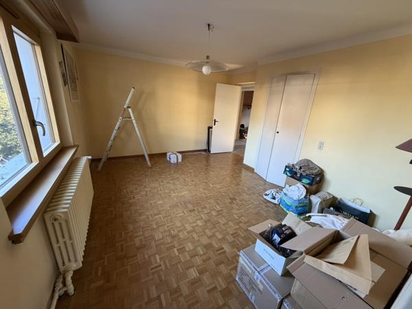 Maison
                                                                                                                                                                                                                                                                                                                        8 pièce(s)                                                                                                                                                                                                          6 chambre(s)                                                                                                                                                                                                          177  m²
