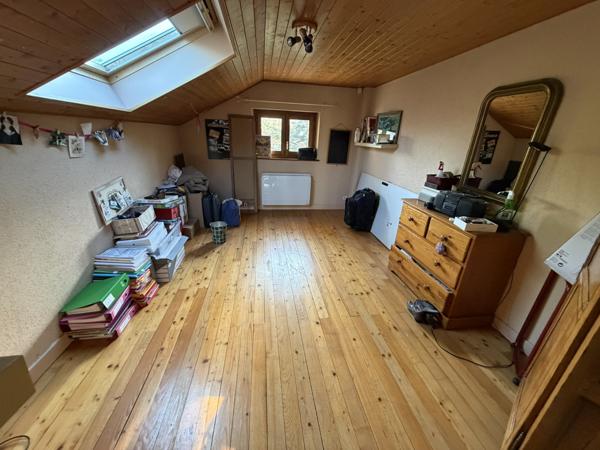 Maison
                                                                                                                                                                                                                                                                                                                        8 pièce(s)                                                                                                                                                                                                          6 chambre(s)                                                                                                                                                                                                          177  m²
