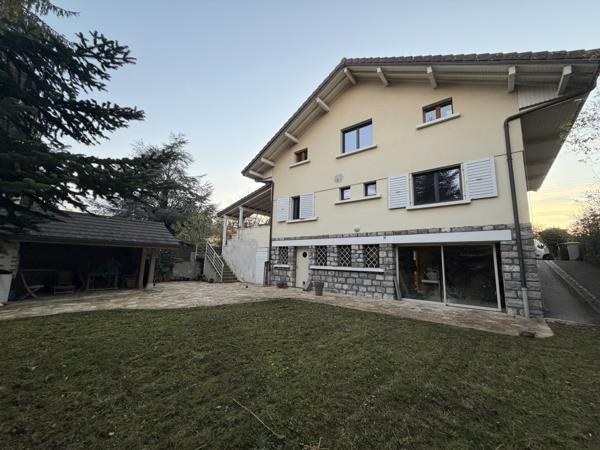 Maison
                                                                                                                                                                                                                                                                                                                        8 pièce(s)                                                                                                                                                                                                          6 chambre(s)                                                                                                                                                                                                          177  m²