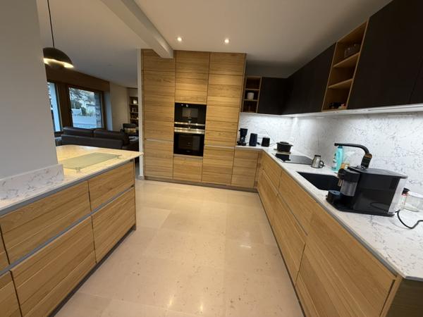 Maison
                                                                                                                                                                                                                                                                                                                        8 pièce(s)                                                                                                                                                                                                          6 chambre(s)                                                                                                                                                                                                          177  m²