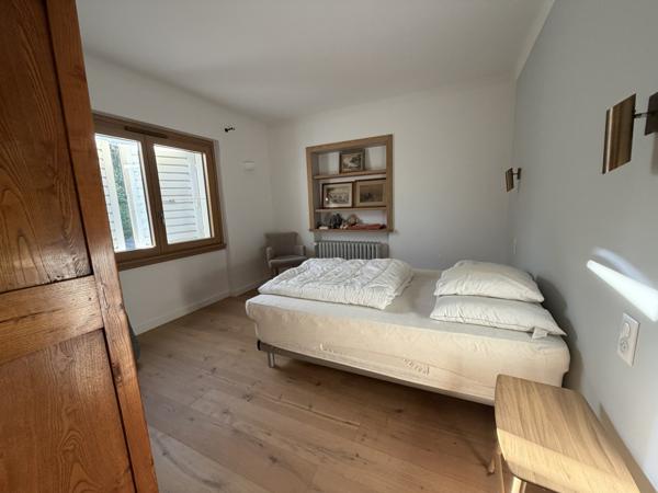 Maison
                                                                                                                                                                                                                                                                                                                        8 pièce(s)                                                                                                                                                                                                          6 chambre(s)                                                                                                                                                                                                          177  m²