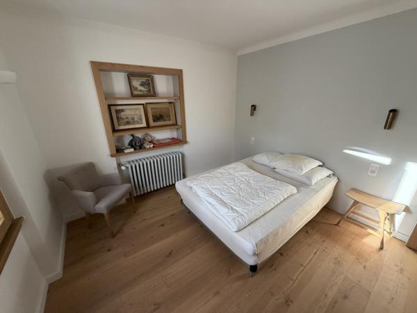 Maison
                                                                                                                                                                                                                                                                                                                        8 pièce(s)                                                                                                                                                                                                          6 chambre(s)                                                                                                                                                                                                          177  m²