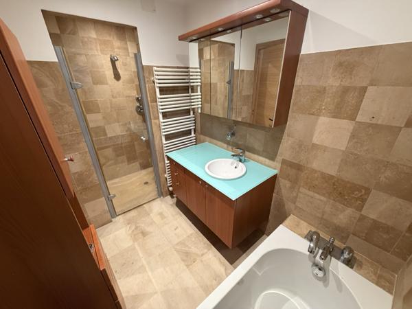 Maison
                                                                                                                                                                                                                                                                                                                        8 pièce(s)                                                                                                                                                                                                          6 chambre(s)                                                                                                                                                                                                          177  m²