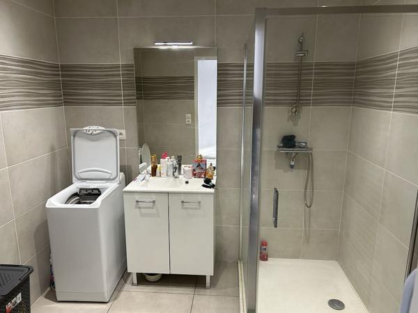 Appartement F2 - CHAZELLES SUR LYON