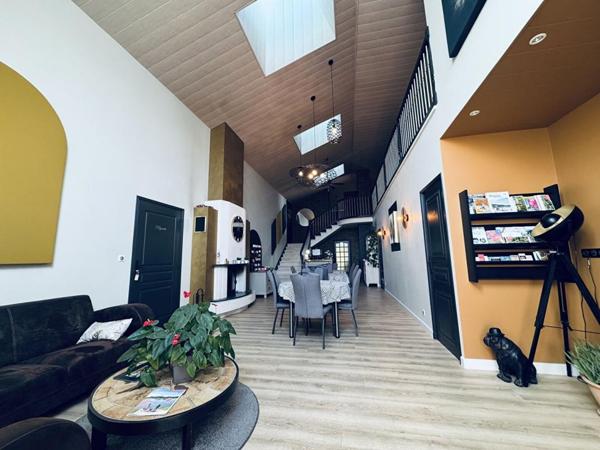 EXCLUSIVITÉ ? Propriété d'exception de 380 m² sur 2 hectares