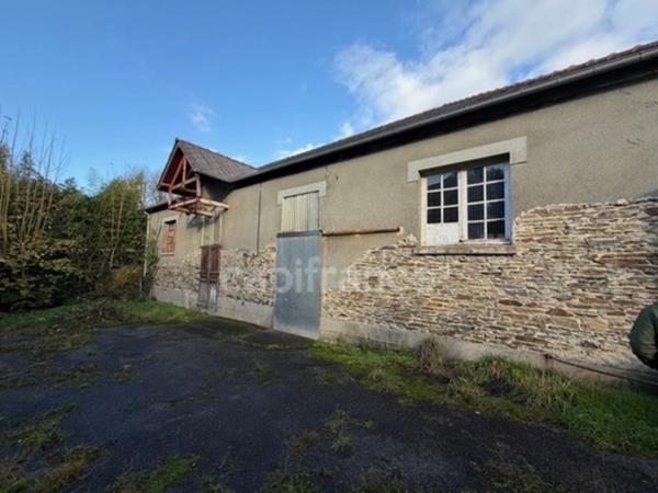 EXCLUSIVITÉ - ENTREPOT / HANGAR / BUREAUX - CARHAIX PLOUGUER (29)