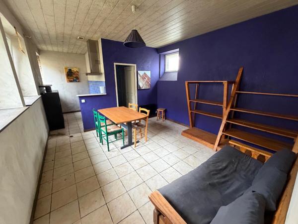 EXCLUSIVITÉ - ENTREPOT / HANGAR / BUREAUX - CARHAIX PLOUGUER (29)