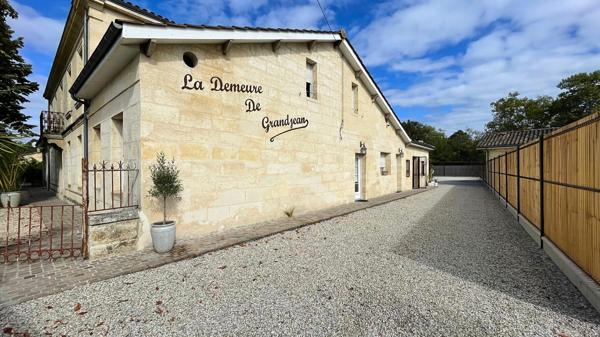 Maison de caractère avec salle de réception