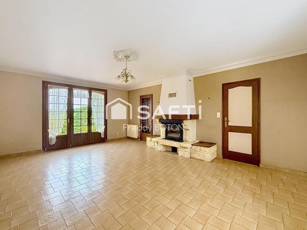 3 chambres + dépendances et terrain.