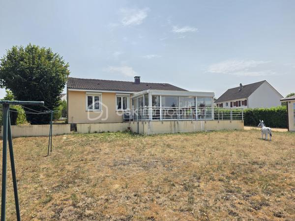 Magnifique Pavillon de plain pied de 105m² à Marzy

Dans le village très prisé de Marzy, situé proche de toutes les écoles, les commerces et les commodités, nous vous présentons ce magnifique pavillon de plain pied construit en 1980, d'une superficie habitable de 105m², comprenant 5 pièces dont salon séjour, cuisine indépendante aménagée et équipée, véranda, wc, salle de bain, 3 chambres, grande dépendance de garage de 31m² comprenant garage de 19m² et Atelier de 11m², second garage de 19m² , le tout sur un beau terrain d'environ 980m², arboré, entretenu et entièrement clos avec portail motorisé
Ce  pavillon propose une petite véranda d'accueil, donnant sur une entrée ainsi qu'un dégagement qui dessert toutes les pièces de la maison notamment un grand salon séjour de 29 m², pièce de vie lumineuse qui propose deux portes fenêtres.
L'entrée dessert une cuisine indépendante, aménagée et équipée de 8m², qui donne sur une belle véranda en alu de 21m² climatisée, véritable atout charme.
Le couloir propose un placard cellier pour le côté pratique, mais aussi une salle de bain et un wc indépendant. il dessert également 3 chambres de 9,5? 10 et 14m²

Tous les sols de cette maison sont en carrelage (Salon séjour, cuisine, salle de bain, wc, véranda) mais aussi en parquet (chambres), elle est composée d'un chauffage de type pompe à châleur Air / Air (climatisations réversibles) ou électrique, d'une isolation double vitrage PVC, ainsi que de volets roulants motorisés.
Ce pavillon dispose de combles parfaitement isolés.

Côté terrain, cette maison dispose d'un portail motorisé avec console d'accueil , d'une parcelle d'environ 980 m² de terrain sans vis à vis entièrement clôturée, arborée et très bien entretenue, d'une première dépendance de jardin proposant garage et atelier avec porte de garage motorisée, ainsi qu'un second garage qui fait office de dépendance de jardin,
Côté assainissement, ce pavillon dispose du tout à l'égout conforme.

Les plus de cette maison :
Sa proximité de toutes les commodités, des commerces et des écoles. La qualité générale du bien parfaitement entretenu avec des grands volumes de pièces dont son salon séjour, sa cuisine indépendante aménagée et équipée, sa belle véranda, ses 3 chambres, son mode de chauffage économique, sa dépendance avec garage et atelier, ses extérieurs, son terrain parfaitement entretenu, arboré et totalement clôturé.

Des photos supplémentaires sont disponibles sur BSK IMMOBILIER > Nos conseillers > Olivier FRESLON
Pour tout renseignement complémentaire ou pour une visite, contactez moi au 07.62.78.13.13.

Idéale pour un premier investissement, cette maison est un vrai coup de cœur, une opportunité à saisir!!!
