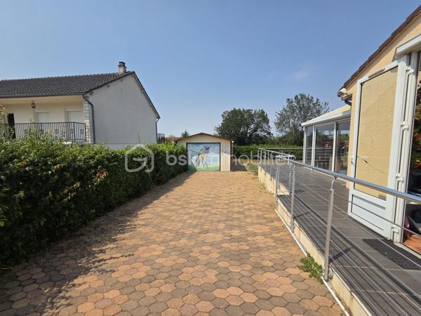 Magnifique Pavillon de plain pied de 105m² à Marzy

Dans le village très prisé de Marzy, situé proche de toutes les écoles, les commerces et les commodités, nous vous présentons ce magnifique pavillon de plain pied construit en 1980, d'une superficie habitable de 105m², comprenant 5 pièces dont salon séjour, cuisine indépendante aménagée et équipée, véranda, wc, salle de bain, 3 chambres, grande dépendance de garage de 31m² comprenant garage de 19m² et Atelier de 11m², second garage de 19m² , le tout sur un beau terrain d'environ 980m², arboré, entretenu et entièrement clos avec portail motorisé
Ce  pavillon propose une petite véranda d'accueil, donnant sur une entrée ainsi qu'un dégagement qui dessert toutes les pièces de la maison notamment un grand salon séjour de 29 m², pièce de vie lumineuse qui propose deux portes fenêtres.
L'entrée dessert une cuisine indépendante, aménagée et équipée de 8m², qui donne sur une belle véranda en alu de 21m² climatisée, véritable atout charme.
Le couloir propose un placard cellier pour le côté pratique, mais aussi une salle de bain et un wc indépendant. il dessert également 3 chambres de 9,5? 10 et 14m²

Tous les sols de cette maison sont en carrelage (Salon séjour, cuisine, salle de bain, wc, véranda) mais aussi en parquet (chambres), elle est composée d'un chauffage de type pompe à châleur Air / Air (climatisations réversibles) ou électrique, d'une isolation double vitrage PVC, ainsi que de volets roulants motorisés.
Ce pavillon dispose de combles parfaitement isolés.

Côté terrain, cette maison dispose d'un portail motorisé avec console d'accueil , d'une parcelle d'environ 980 m² de terrain sans vis à vis entièrement clôturée, arborée et très bien entretenue, d'une première dépendance de jardin proposant garage et atelier avec porte de garage motorisée, ainsi qu'un second garage qui fait office de dépendance de jardin,
Côté assainissement, ce pavillon dispose du tout à l'égout conforme.

Les plus de cette maison :
Sa proximité de toutes les commodités, des commerces et des écoles. La qualité générale du bien parfaitement entretenu avec des grands volumes de pièces dont son salon séjour, sa cuisine indépendante aménagée et équipée, sa belle véranda, ses 3 chambres, son mode de chauffage économique, sa dépendance avec garage et atelier, ses extérieurs, son terrain parfaitement entretenu, arboré et totalement clôturé.

Des photos supplémentaires sont disponibles sur BSK IMMOBILIER > Nos conseillers > Olivier FRESLON
Pour tout renseignement complémentaire ou pour une visite, contactez moi au 07.62.78.13.13.

Idéale pour un premier investissement, cette maison est un vrai coup de cœur, une opportunité à saisir!!!