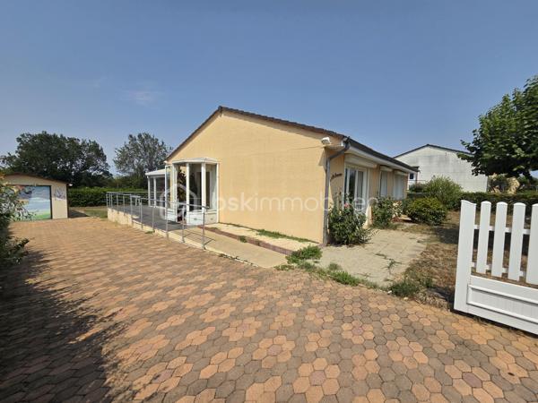 Magnifique Pavillon de plain pied de 105m² à Marzy

Dans le village très prisé de Marzy, situé proche de toutes les écoles, les commerces et les commodités, nous vous présentons ce magnifique pavillon de plain pied construit en 1980, d'une superficie habitable de 105m², comprenant 5 pièces dont salon séjour, cuisine indépendante aménagée et équipée, véranda, wc, salle de bain, 3 chambres, grande dépendance de garage de 31m² comprenant garage de 19m² et Atelier de 11m², second garage de 19m² , le tout sur un beau terrain d'environ 980m², arboré, entretenu et entièrement clos avec portail motorisé
Ce  pavillon propose une petite véranda d'accueil, donnant sur une entrée ainsi qu'un dégagement qui dessert toutes les pièces de la maison notamment un grand salon séjour de 29 m², pièce de vie lumineuse qui propose deux portes fenêtres.
L'entrée dessert une cuisine indépendante, aménagée et équipée de 8m², qui donne sur une belle véranda en alu de 21m² climatisée, véritable atout charme.
Le couloir propose un placard cellier pour le côté pratique, mais aussi une salle de bain et un wc indépendant. il dessert également 3 chambres de 9,5? 10 et 14m²

Tous les sols de cette maison sont en carrelage (Salon séjour, cuisine, salle de bain, wc, véranda) mais aussi en parquet (chambres), elle est composée d'un chauffage de type pompe à châleur Air / Air (climatisations réversibles) ou électrique, d'une isolation double vitrage PVC, ainsi que de volets roulants motorisés.
Ce pavillon dispose de combles parfaitement isolés.

Côté terrain, cette maison dispose d'un portail motorisé avec console d'accueil , d'une parcelle d'environ 980 m² de terrain sans vis à vis entièrement clôturée, arborée et très bien entretenue, d'une première dépendance de jardin proposant garage et atelier avec porte de garage motorisée, ainsi qu'un second garage qui fait office de dépendance de jardin,
Côté assainissement, ce pavillon dispose du tout à l'égout conforme.

Les plus de cette maison :
Sa proximité de toutes les commodités, des commerces et des écoles. La qualité générale du bien parfaitement entretenu avec des grands volumes de pièces dont son salon séjour, sa cuisine indépendante aménagée et équipée, sa belle véranda, ses 3 chambres, son mode de chauffage économique, sa dépendance avec garage et atelier, ses extérieurs, son terrain parfaitement entretenu, arboré et totalement clôturé.

Des photos supplémentaires sont disponibles sur BSK IMMOBILIER > Nos conseillers > Olivier FRESLON
Pour tout renseignement complémentaire ou pour une visite, contactez moi au 07.62.78.13.13.

Idéale pour un premier investissement, cette maison est un vrai coup de cœur, une opportunité à saisir!!!