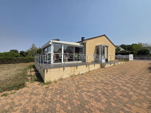 Magnifique Pavillon de plain pied de 105m² à Marzy

Dans le village très prisé de Marzy, situé proche de toutes les écoles, les commerces et les commodités, nous vous présentons ce magnifique pavillon de plain pied construit en 1980, d'une superficie habitable de 105m², comprenant 5 pièces dont salon séjour, cuisine indépendante aménagée et équipée, véranda, wc, salle de bain, 3 chambres, grande dépendance de garage de 31m² comprenant garage de 19m² et Atelier de 11m², second garage de 19m² , le tout sur un beau terrain d'environ 980m², arboré, entretenu et entièrement clos avec portail motorisé
Ce  pavillon propose une petite véranda d'accueil, donnant sur une entrée ainsi qu'un dégagement qui dessert toutes les pièces de la maison notamment un grand salon séjour de 29 m², pièce de vie lumineuse qui propose deux portes fenêtres.
L'entrée dessert une cuisine indépendante, aménagée et équipée de 8m², qui donne sur une belle véranda en alu de 21m² climatisée, véritable atout charme.
Le couloir propose un placard cellier pour le côté pratique, mais aussi une salle de bain et un wc indépendant. il dessert également 3 chambres de 9,5? 10 et 14m²

Tous les sols de cette maison sont en carrelage (Salon séjour, cuisine, salle de bain, wc, véranda) mais aussi en parquet (chambres), elle est composée d'un chauffage de type pompe à châleur Air / Air (climatisations réversibles) ou électrique, d'une isolation double vitrage PVC, ainsi que de volets roulants motorisés.
Ce pavillon dispose de combles parfaitement isolés.

Côté terrain, cette maison dispose d'un portail motorisé avec console d'accueil , d'une parcelle d'environ 980 m² de terrain sans vis à vis entièrement clôturée, arborée et très bien entretenue, d'une première dépendance de jardin proposant garage et atelier avec porte de garage motorisée, ainsi qu'un second garage qui fait office de dépendance de jardin,
Côté assainissement, ce pavillon dispose du tout à l'égout conforme.

Les plus de cette maison :
Sa proximité de toutes les commodités, des commerces et des écoles. La qualité générale du bien parfaitement entretenu avec des grands volumes de pièces dont son salon séjour, sa cuisine indépendante aménagée et équipée, sa belle véranda, ses 3 chambres, son mode de chauffage économique, sa dépendance avec garage et atelier, ses extérieurs, son terrain parfaitement entretenu, arboré et totalement clôturé.

Des photos supplémentaires sont disponibles sur BSK IMMOBILIER > Nos conseillers > Olivier FRESLON
Pour tout renseignement complémentaire ou pour une visite, contactez moi au 07.62.78.13.13.

Idéale pour un premier investissement, cette maison est un vrai coup de cœur, une opportunité à saisir!!!