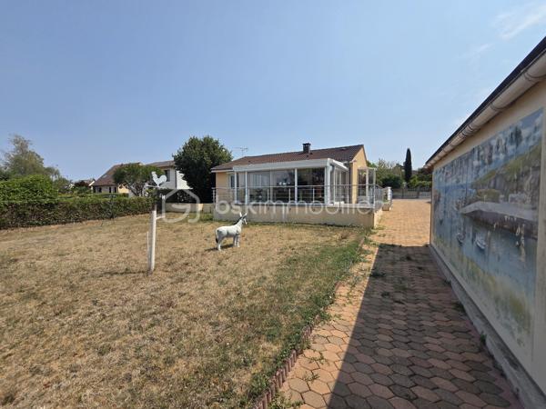 Magnifique Pavillon de plain pied de 105m² à Marzy

Dans le village très prisé de Marzy, situé proche de toutes les écoles, les commerces et les commodités, nous vous présentons ce magnifique pavillon de plain pied construit en 1980, d'une superficie habitable de 105m², comprenant 5 pièces dont salon séjour, cuisine indépendante aménagée et équipée, véranda, wc, salle de bain, 3 chambres, grande dépendance de garage de 31m² comprenant garage de 19m² et Atelier de 11m², second garage de 19m² , le tout sur un beau terrain d'environ 980m², arboré, entretenu et entièrement clos avec portail motorisé
Ce  pavillon propose une petite véranda d'accueil, donnant sur une entrée ainsi qu'un dégagement qui dessert toutes les pièces de la maison notamment un grand salon séjour de 29 m², pièce de vie lumineuse qui propose deux portes fenêtres.
L'entrée dessert une cuisine indépendante, aménagée et équipée de 8m², qui donne sur une belle véranda en alu de 21m² climatisée, véritable atout charme.
Le couloir propose un placard cellier pour le côté pratique, mais aussi une salle de bain et un wc indépendant. il dessert également 3 chambres de 9,5? 10 et 14m²

Tous les sols de cette maison sont en carrelage (Salon séjour, cuisine, salle de bain, wc, véranda) mais aussi en parquet (chambres), elle est composée d'un chauffage de type pompe à châleur Air / Air (climatisations réversibles) ou électrique, d'une isolation double vitrage PVC, ainsi que de volets roulants motorisés.
Ce pavillon dispose de combles parfaitement isolés.

Côté terrain, cette maison dispose d'un portail motorisé avec console d'accueil , d'une parcelle d'environ 980 m² de terrain sans vis à vis entièrement clôturée, arborée et très bien entretenue, d'une première dépendance de jardin proposant garage et atelier avec porte de garage motorisée, ainsi qu'un second garage qui fait office de dépendance de jardin,
Côté assainissement, ce pavillon dispose du tout à l'égout conforme.

Les plus de cette maison :
Sa proximité de toutes les commodités, des commerces et des écoles. La qualité générale du bien parfaitement entretenu avec des grands volumes de pièces dont son salon séjour, sa cuisine indépendante aménagée et équipée, sa belle véranda, ses 3 chambres, son mode de chauffage économique, sa dépendance avec garage et atelier, ses extérieurs, son terrain parfaitement entretenu, arboré et totalement clôturé.

Des photos supplémentaires sont disponibles sur BSK IMMOBILIER > Nos conseillers > Olivier FRESLON
Pour tout renseignement complémentaire ou pour une visite, contactez moi au 07.62.78.13.13.

Idéale pour un premier investissement, cette maison est un vrai coup de cœur, une opportunité à saisir!!!