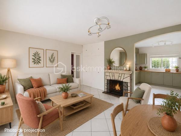 Et si vous regardiez cette maison, non seulement telle qu’elle est aujourd’hui, mais surtout telle qu’elle pourrait devenir ?

Située dans un quartier calme et recherché de Lit-et-Mixe, cette maison de 73 m² sur un terrain de 958 m², offre un véritable potentiel pour créer un intérieur chaleureux, moderne et entièrement à votre image.

Elle se compose notamment d’un espace salon-séjour avec cheminée, d’une cuisine, d’une véranda et de deux chambres. Une annexe qui sert actuellement de buanderie, offre également la possibilité d’imaginer une pièce supplémentaire : chambre d’appoint, bureau, atelier ou espace indépendant.

La maison nécessite une rénovation et une remise au goût du jour : j'ai choisis de ne pas le cacher. Mais ses volumes, sa luminosité, sa cheminée et son jardin arboré constituent une jolie base pour créer rapidement un petit cocon douillet au cœur des Landes.

Pour vous aider à vous projeter, certaines photographies présentent des suggestions d’aménagement intérieur et extérieur réalisées à titre illustratif. Elles permettent d’imaginer la maison avec une décoration plus contemporaine, une terrasse conviviale et un jardin au charme champêtre. Ces visuels sont non contractuels et les aménagements représentés ne sont pas existants.

Vous profiterez d’un environnement paisible, à proximité du centre de Lit-et-Mixe et à environ dix minutes des plages de Contis et du Cap de l’Homy.

Cette maison conviendra particulièrement aux acquéreurs qui recherchent un bien avec du potentiel, proche de l’océan, et souhaitent façonner leur futur lieu de vie selon leurs envies.

Vous cherchez une maison à rénover à Lit-et-Mixe, entre village, forêt landaise et plages océanes ? Contactez-moi pour organiser une visite et découvrir toutes les possibilités offertes par ce bien.