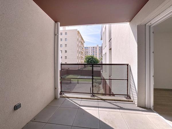 Lyon (69008) T2 de 45 m² très bien agencé, situé dans un immeuble entretenu récent de 2020, au calme et en retrait de la r