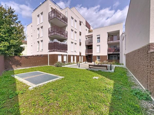 Lyon (69008) T2 de 45 m² très bien agencé, situé dans un immeuble entretenu récent de 2020, au calme et en retrait de la r