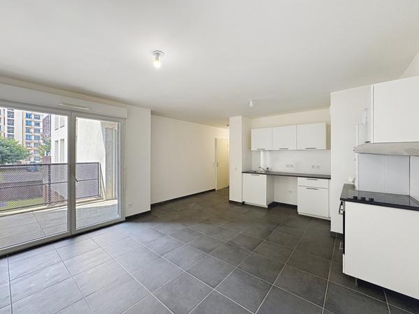 Lyon (69008) T2 de 45 m² très bien agencé, situé dans un immeuble entretenu récent de 2020, au calme et en retrait de la r