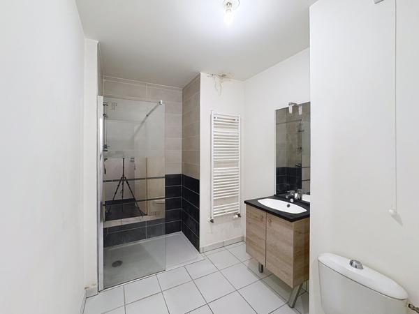 Lyon (69008) T2 de 45 m² très bien agencé, situé dans un immeuble entretenu récent de 2020, au calme et en retrait de la r