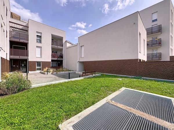 Lyon (69008) T2 de 45 m² très bien agencé, situé dans un immeuble entretenu récent de 2020, au calme et en retrait de la r