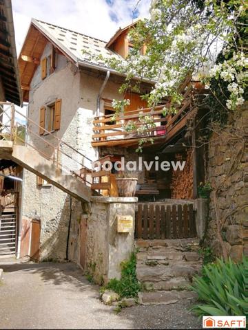 Maison esprit triplex entièrement rénovée! Coup de coeur assuré!