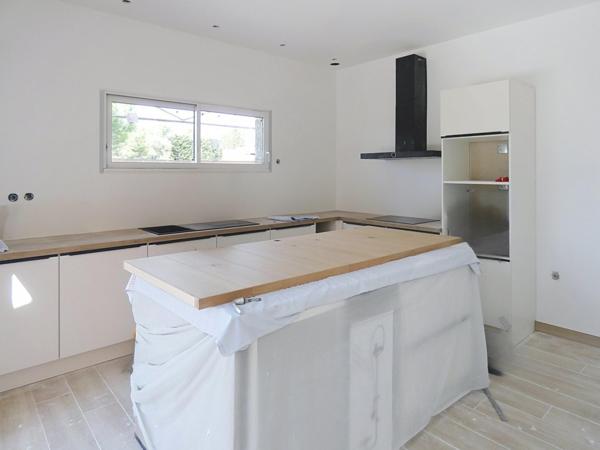 Ravissante villa plain pied de 110m² sur terrain de 600m² avec piscine maconnée 5x10