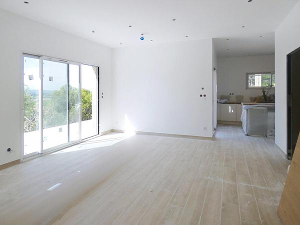 Ravissante villa plain pied de 110m² sur terrain de 600m² avec piscine maconnée 5x10