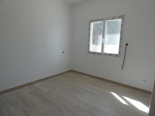 Ravissante villa plain pied de 110m² sur terrain de 600m² avec piscine maconnée 5x10