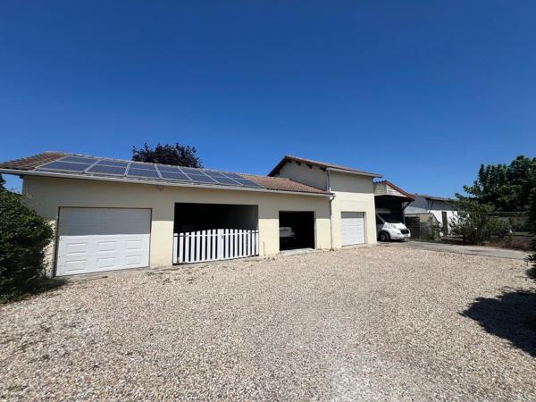 Maison familiale avec piscine et dépendance
