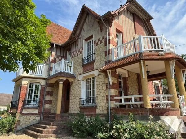ENTRE ORBEC ET LISIEUX MAISON DE CARACTERE DE STYLE ANGLO NORMAND 4 CH