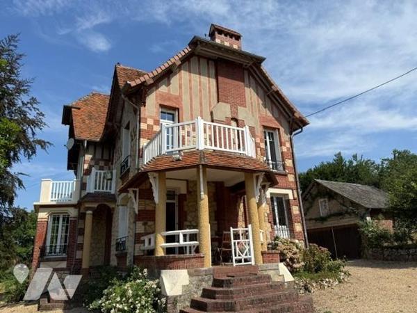 ENTRE ORBEC ET LISIEUX MAISON DE CARACTERE DE STYLE ANGLO NORMAND 4 CH