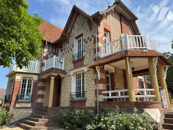 ENTRE ORBEC ET LISIEUX MAISON DE CARACTERE DE STYLE ANGLO NORMAND 4 CH